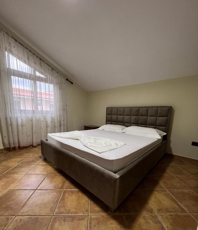 Villa Sokoli, Enjoy Sunset At This Spacious Apartment ティラナ エクステリア 写真