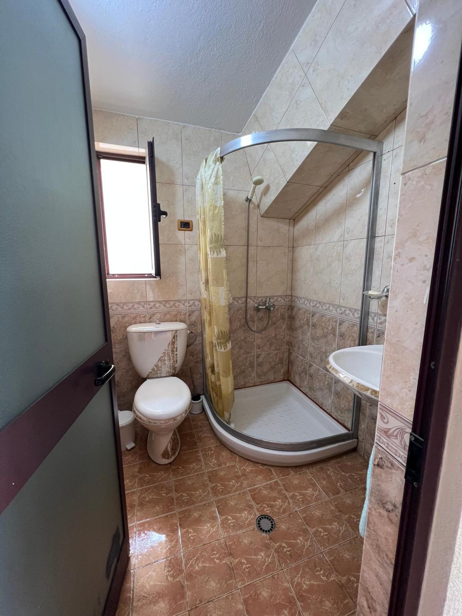 Villa Sokoli, Enjoy Sunset At This Spacious Apartment ティラナ エクステリア 写真